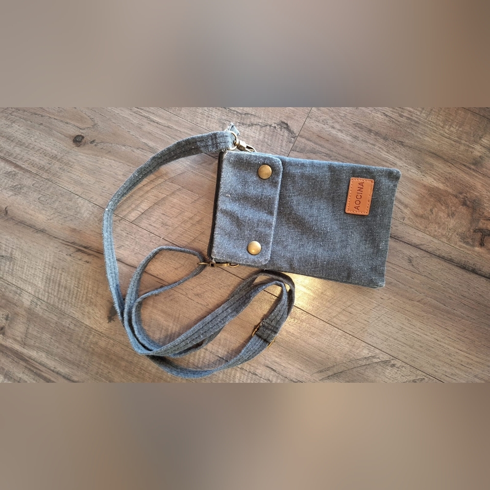 Small shoulder bag